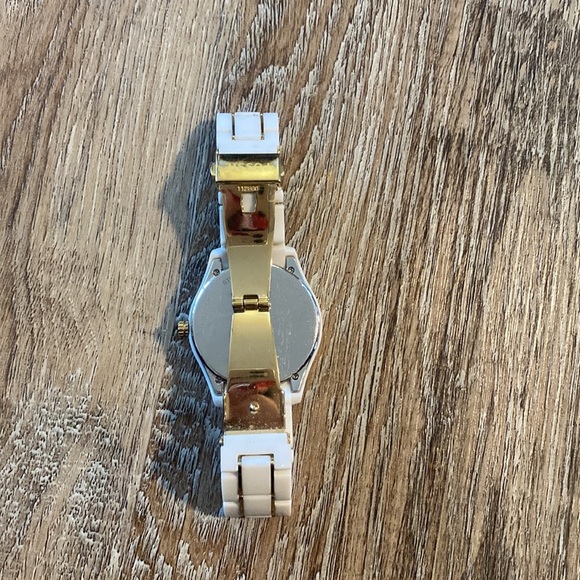 VINTAGE White Fossil Watch - Picture 3 of 3